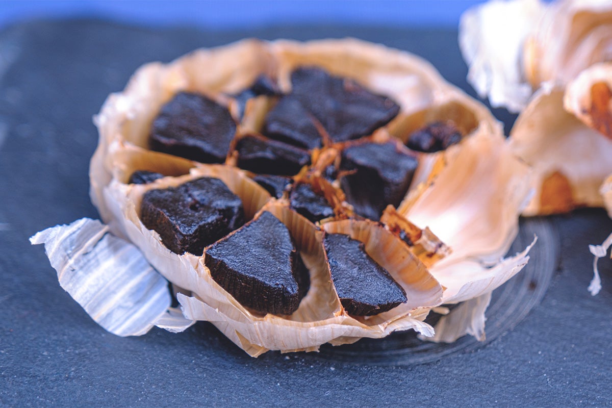 Propiedades y beneficios del ajo negro