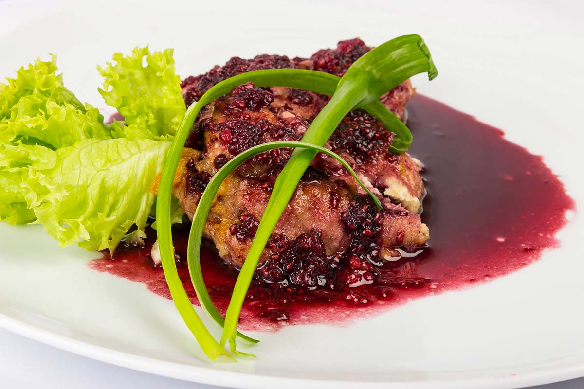 Solomillo de cerdo con salsa de frutos rojos - Fine Dining Lovers