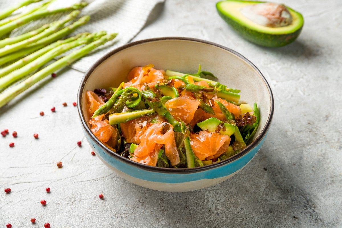 ensaladas-para-navidad-salmon-aguacate