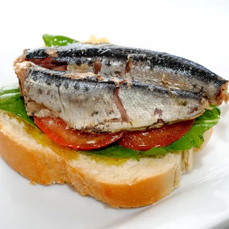 Bocadillo de tomate y sardinillas - Fine Dining Lovers
