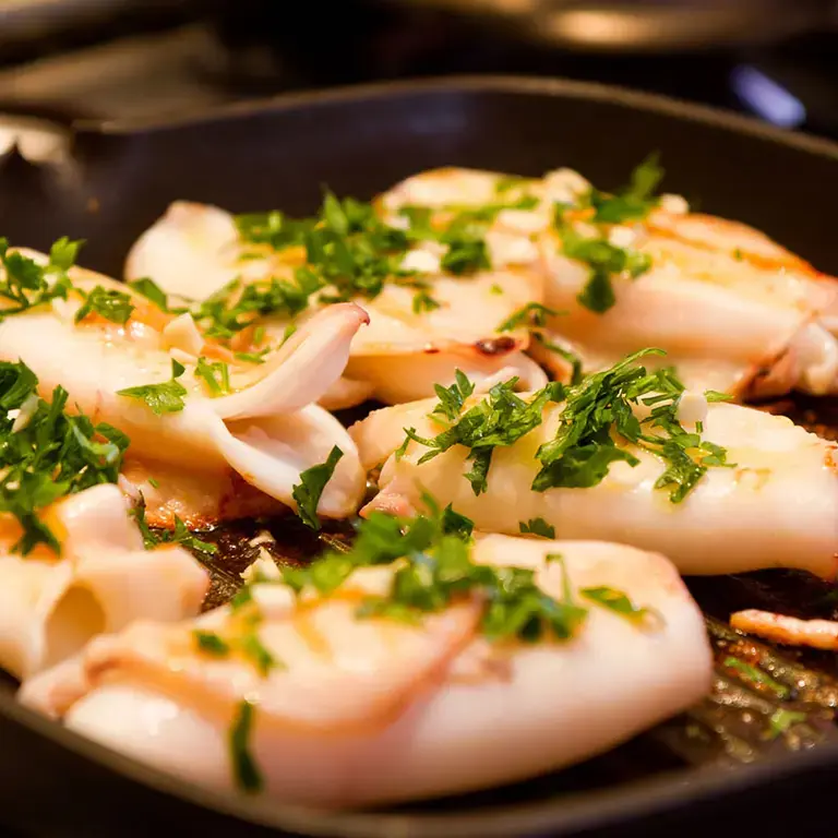 Calamares con ajo y perejil - fine Dining Lovers
