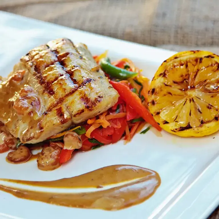 Merluza con pimientos asados - Fine Dining Lovers