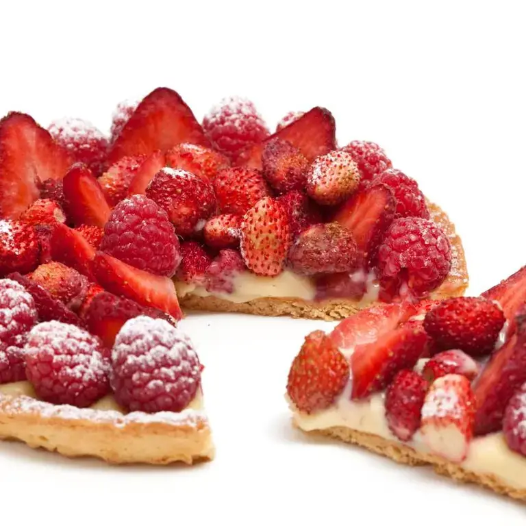 Tartas de frutas tarta de frambuesas y fresas