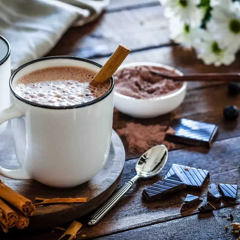 bebidas-calientes-leche-almendras-chocolate