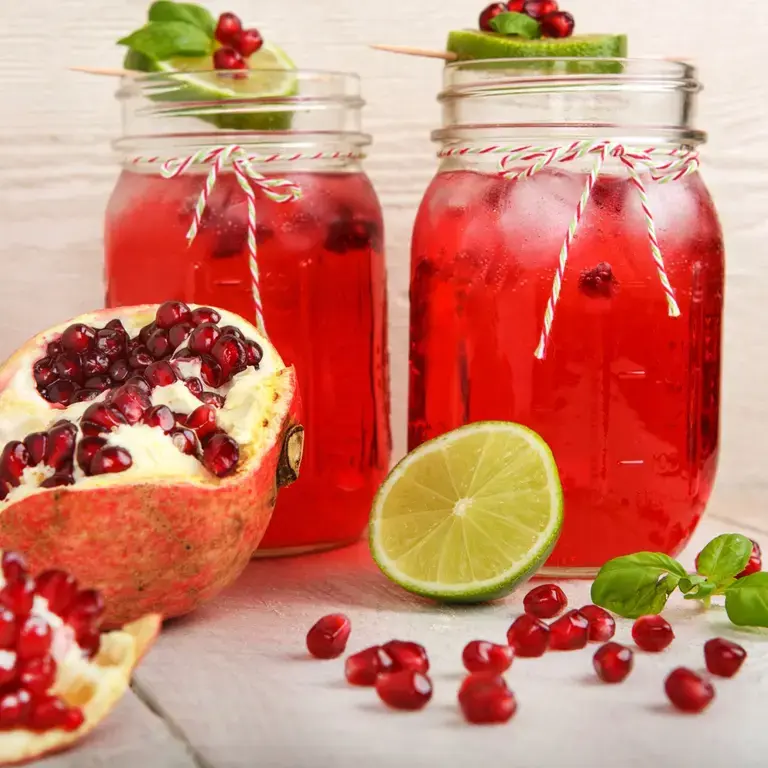 bebidas-refrescantes-sin-alcohol-jugo-granada-lima