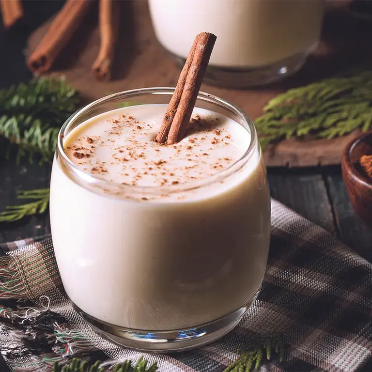 Ponche de huevo navideño