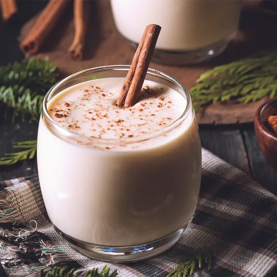 Ponche de huevo navideño