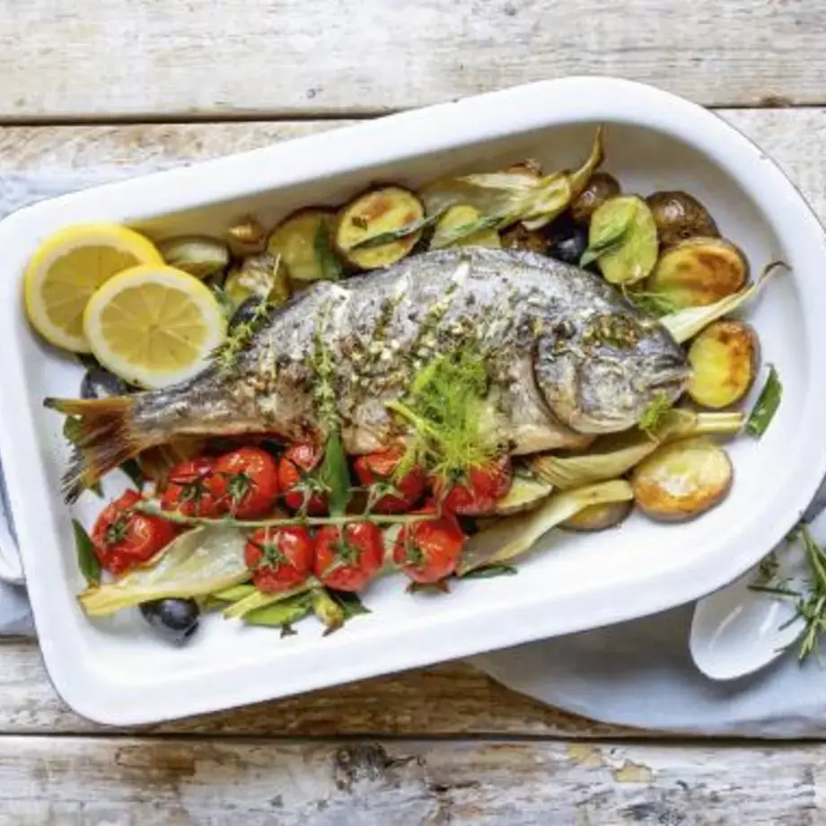 dorada al horno con patatas - Finedininglovers