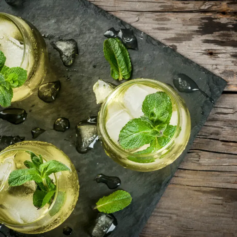 Cómo preparar el rebujito con hierbabuena - Fine Dining Lovers