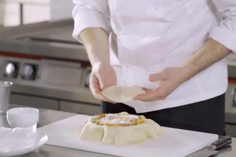 Colocación de la parte superior del pastel.