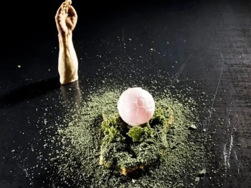 Perdomo plato Maradona La Mano de Dios